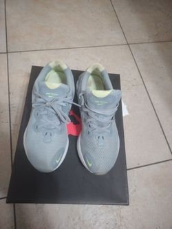NIKE Women Renw RUN Ck6360 400 Gray Lacs U Low Top Sneaker Shoes Size 7/5