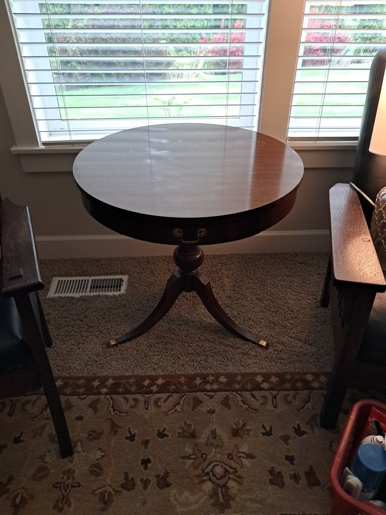  Round Table 27 1/2 " Diameter