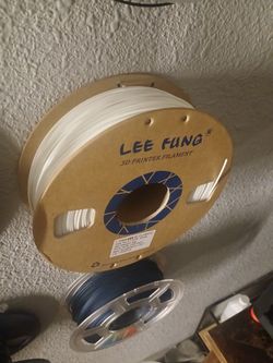 4 rolls of filament for 35$
