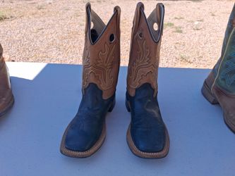 Kids Cody James boots size 3