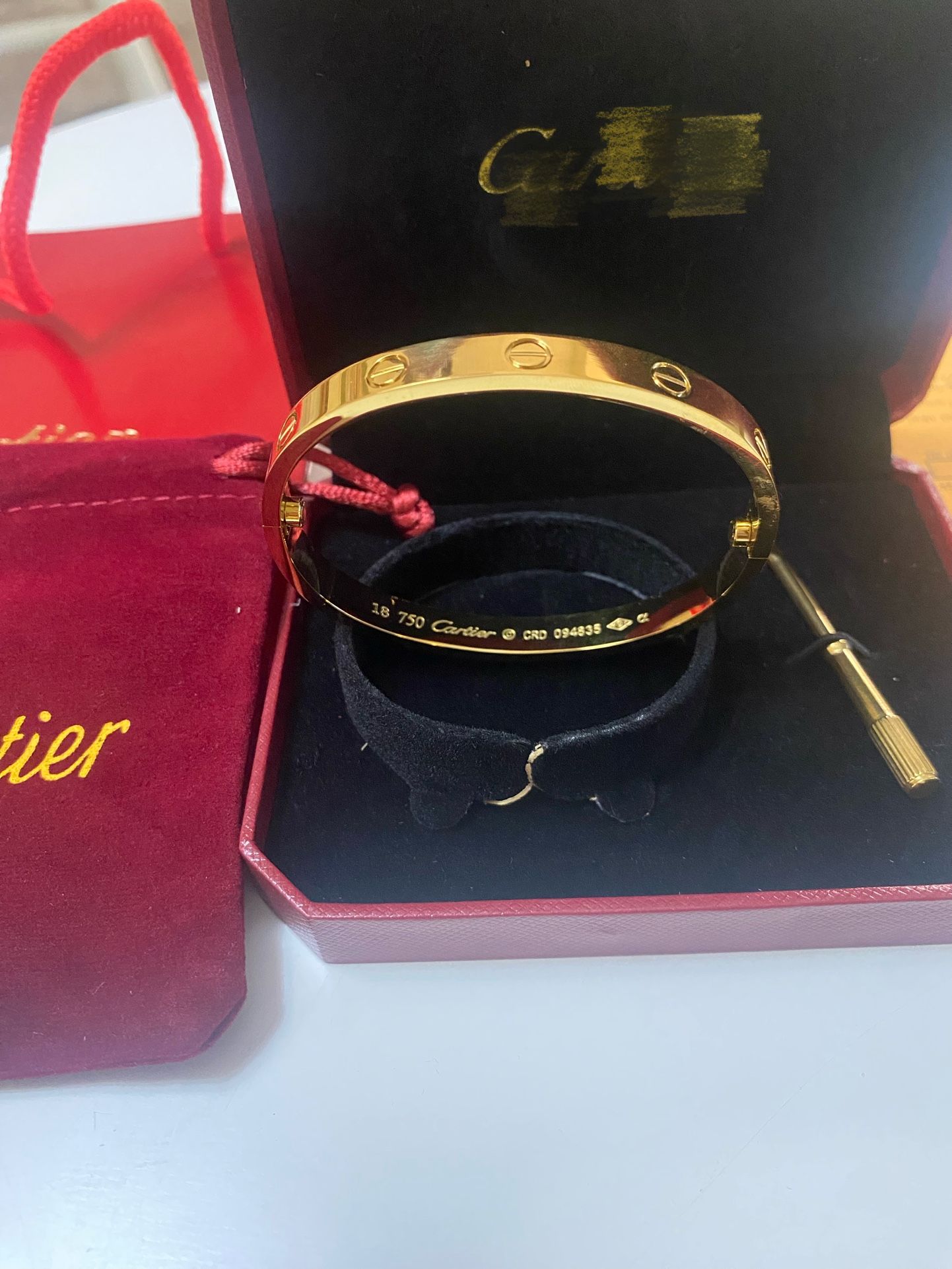 Bracelet with box and bag 