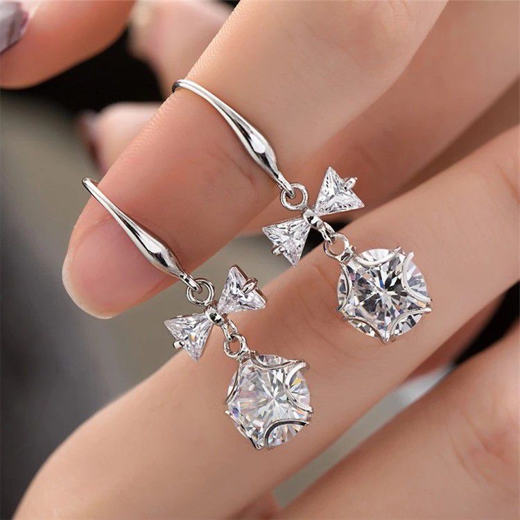 "Gorgeous Crystal Cubic Zirconia 925 Silver Plated Earrings, UNI22388
 
