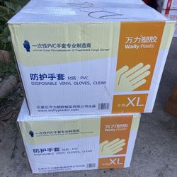 CLEAR DISPOSABLE VINYL GLOVES