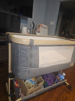 AMKE Baby Bassinet