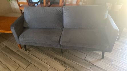 Sofa gris mediano nuevo