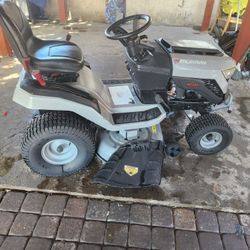 Top Rated

Murray
MT200 42 in. 19.0 HP 540cc EX1900 Series Briggs and Stratton Engine Automatic Gas Riding Lawn Tractor Mower
Questions & Answers (572