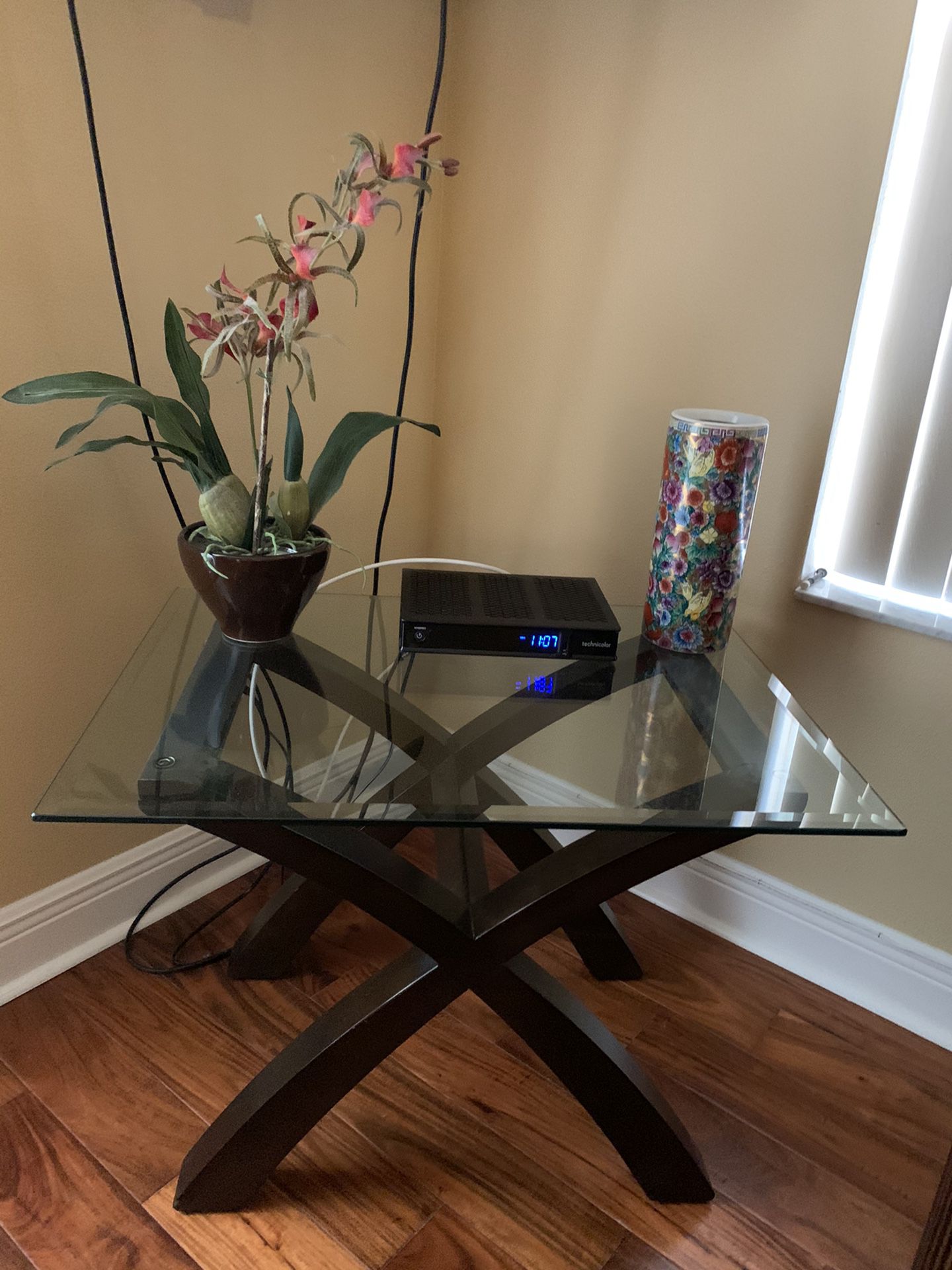 Set Coffee table and two end tables like new $150