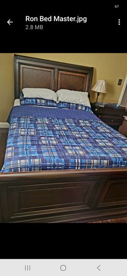 Serta queen adjustable bed w/massager.