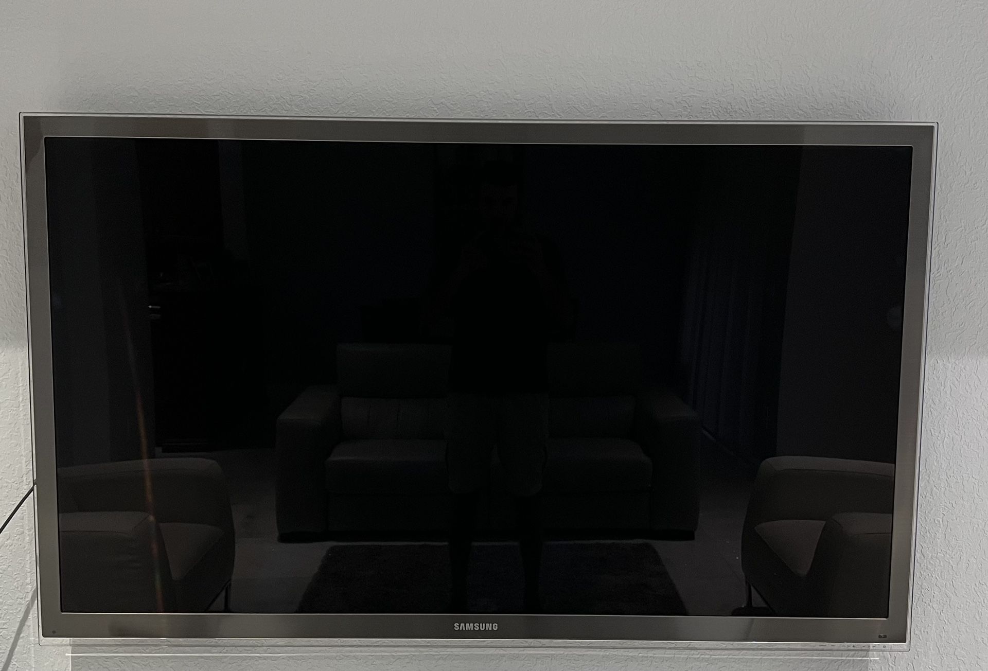Samsung flat screen TV (2012)