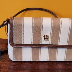 Brand New Tommy Hilfiger Purse 