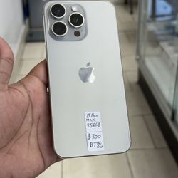 iPhone 15 Pro Max 256gb Unlocked (VERY TINY CRACK On Back )