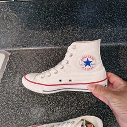 Converse women's 7 like new