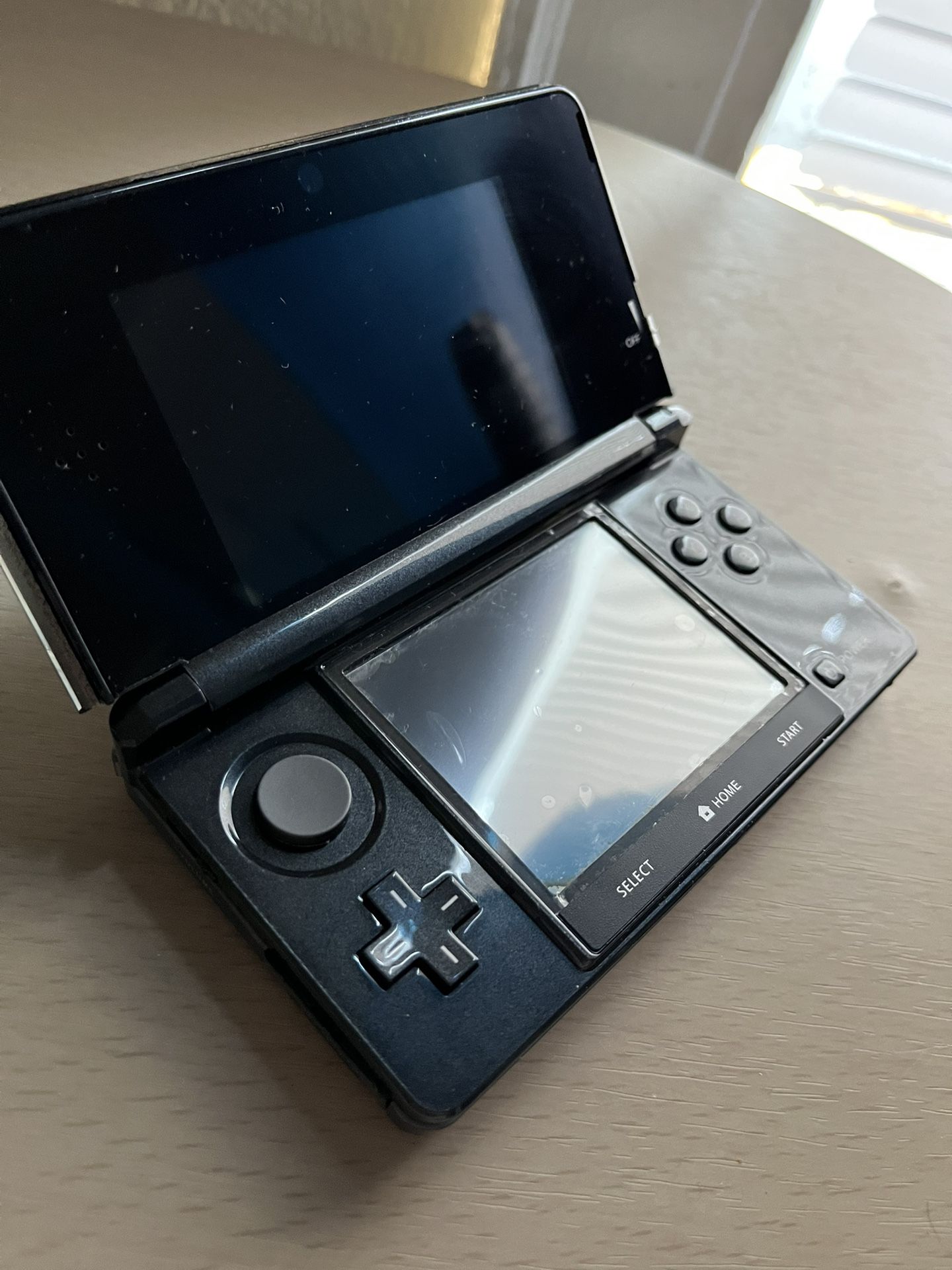 Nintendo 3DS With Charger Stylus and SD Card(Needs Top Screen Replaced Or Adjusted) Open To Offers