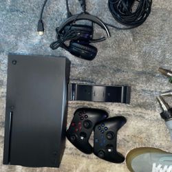 Xbox Xseries Very Little Hours Of Used 300$