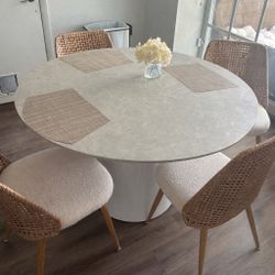 Beautiful Round Dining Table — Excellent Condition!