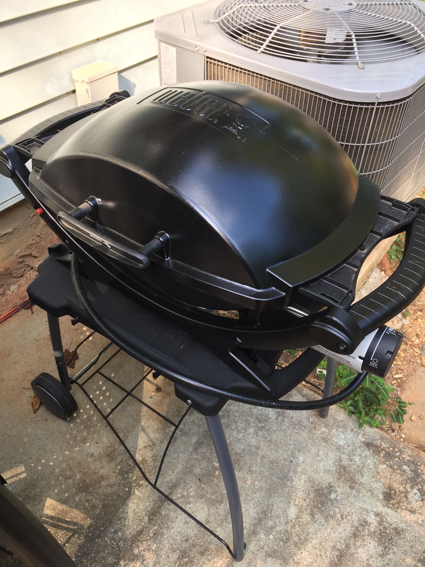 Weber Q 200 With Cover