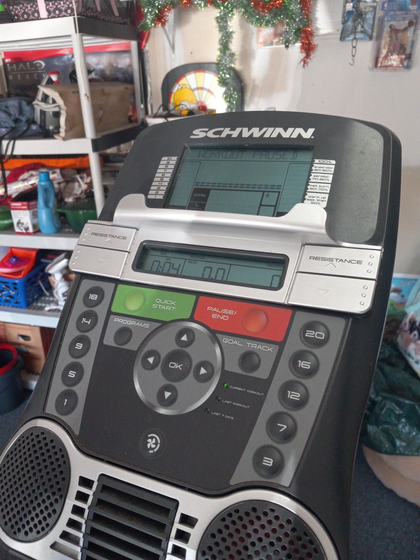 Schwinn 4.30 Elliptical.  Fitness Machine 
