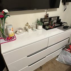 GLOSS WHITE DRESSER VANITY STYLE