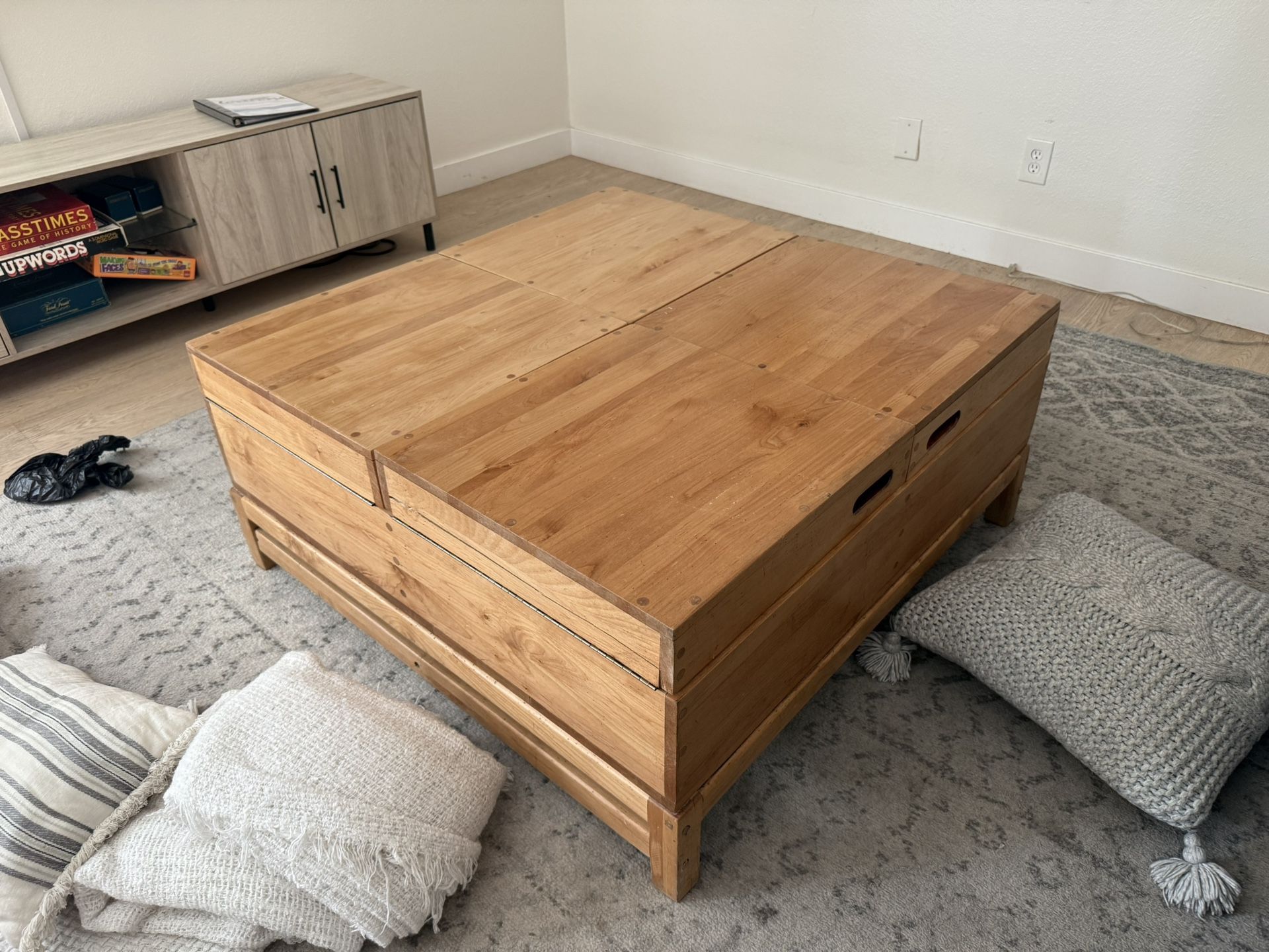 Wood Coffee Table With Storage 41x41x18