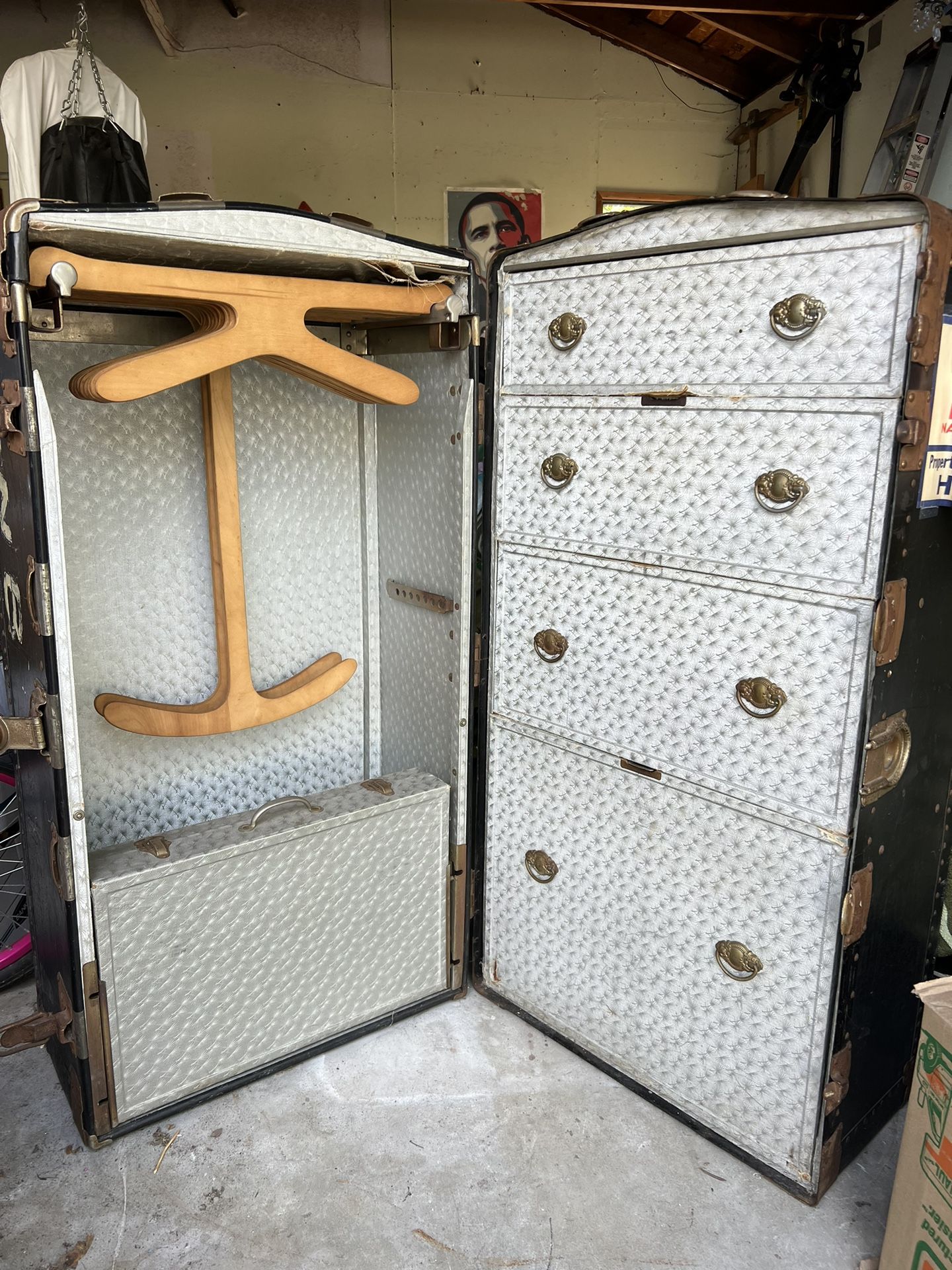 EUC Vintage Trunk - Spaulding Genuine Steamer Trunk