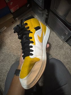 Size 8.5 Nike Air Jordan Mid