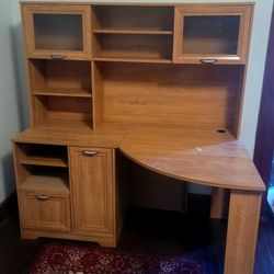 Oak Finish L-shaped Desk with Hutch