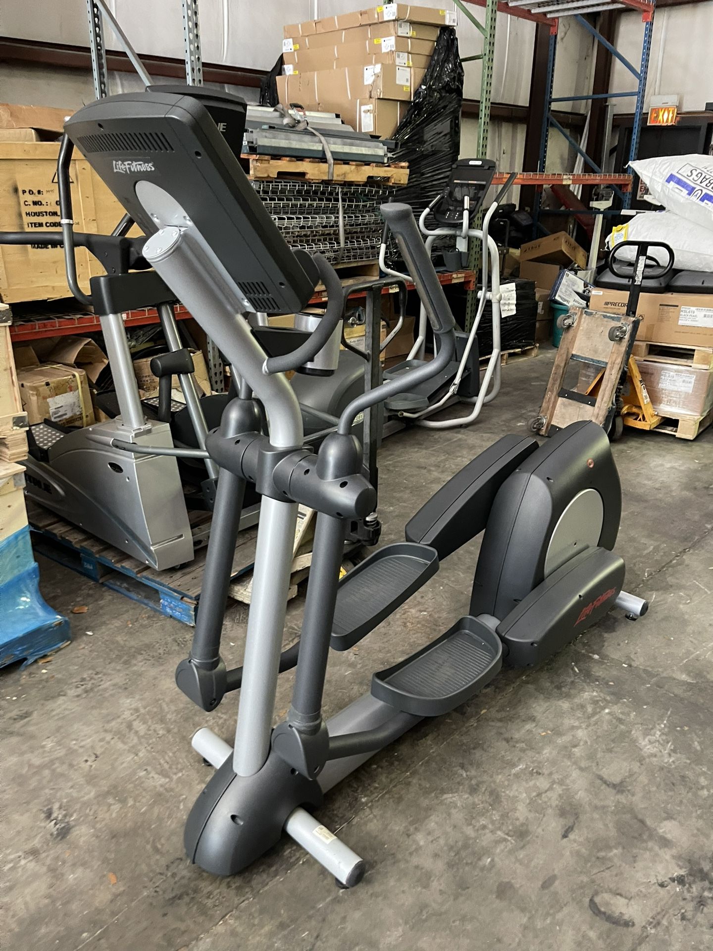 Life Fitness CLSX Elliptical Machine - Super Clean Was In A Home Not A Gym