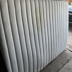 Mattress bed queen size need gone now