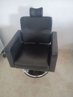 Hair stylist chair