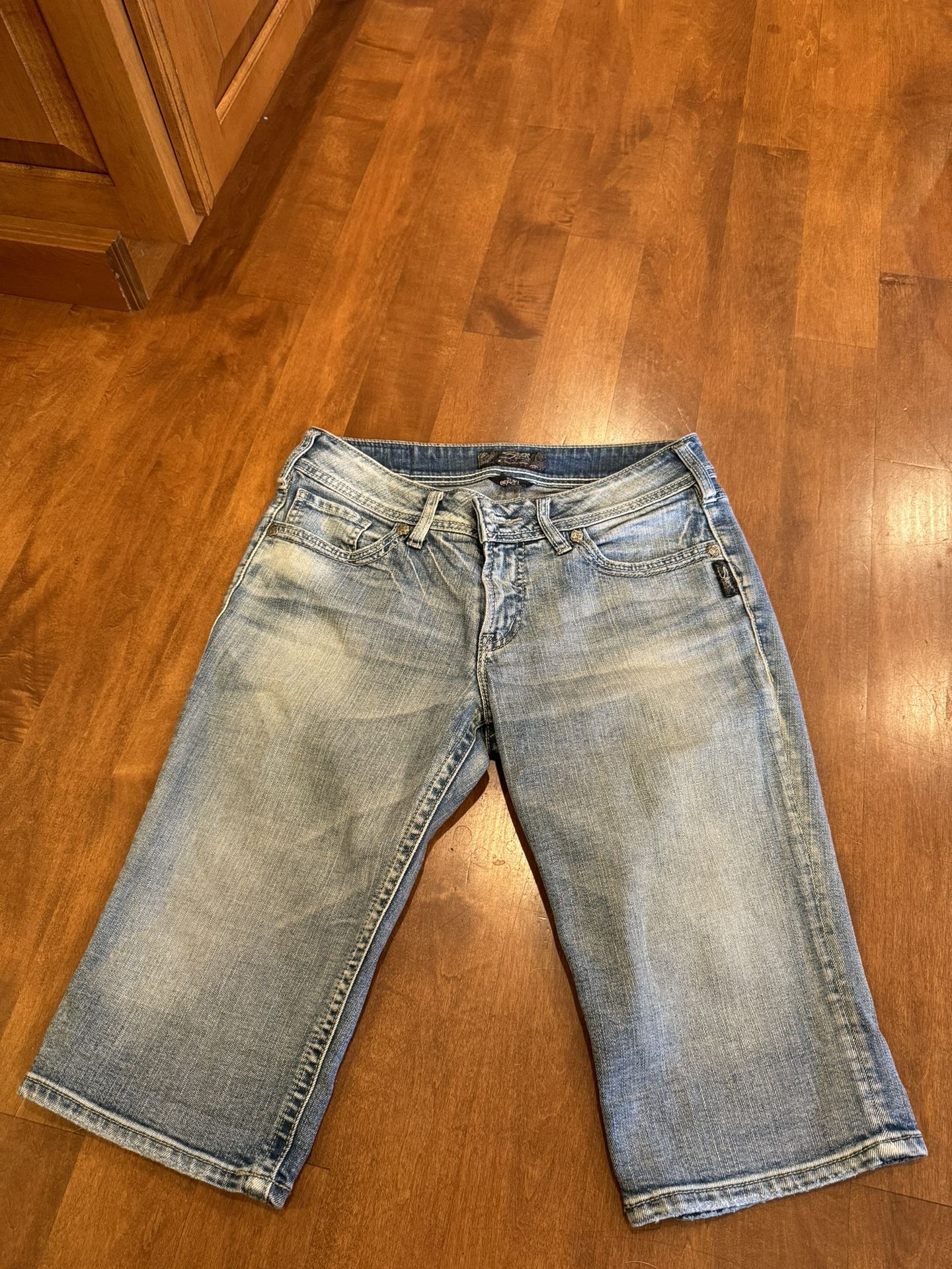 Woman’s Silver Suki Bermuda Pants Shipping Available 