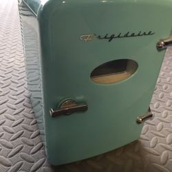 Mini Fridge 