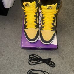 Nike Dunk SB “reverse golden road”