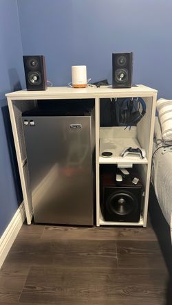 Mini fridge cabinet