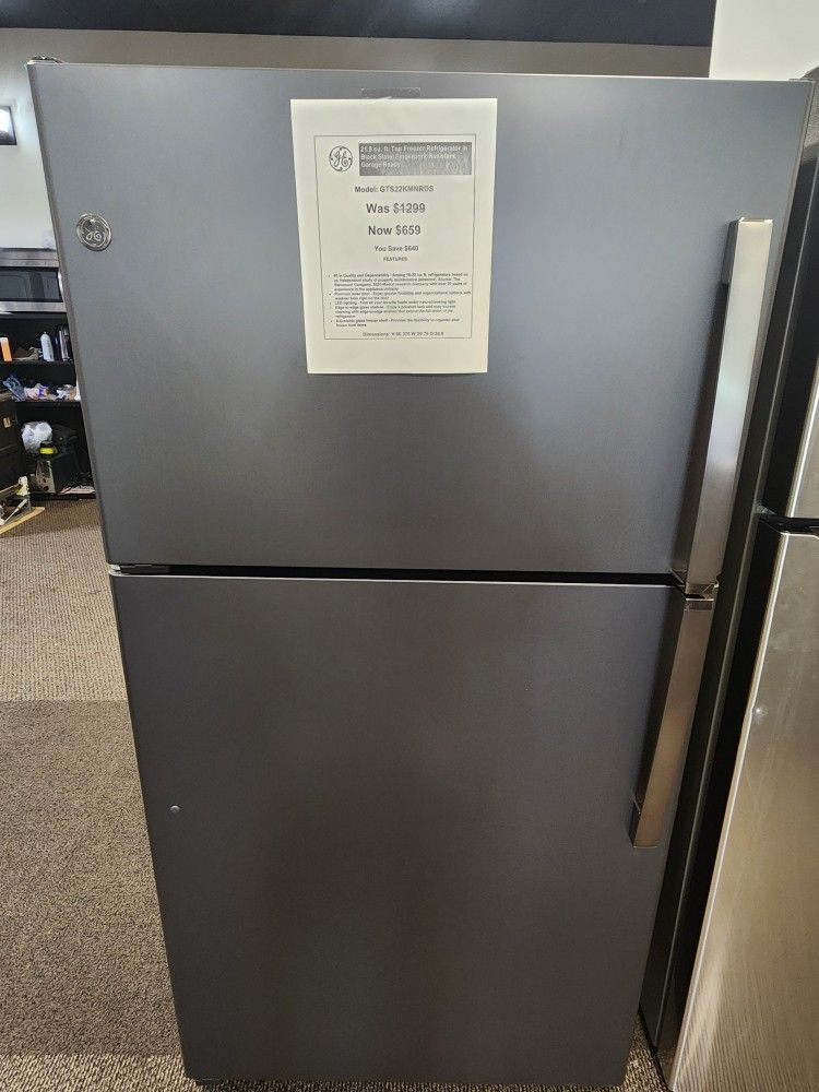 21.9 cu. ft Top Freezer Refrigerator in Black Slate, Fingerprint Resistant, Garager Ready