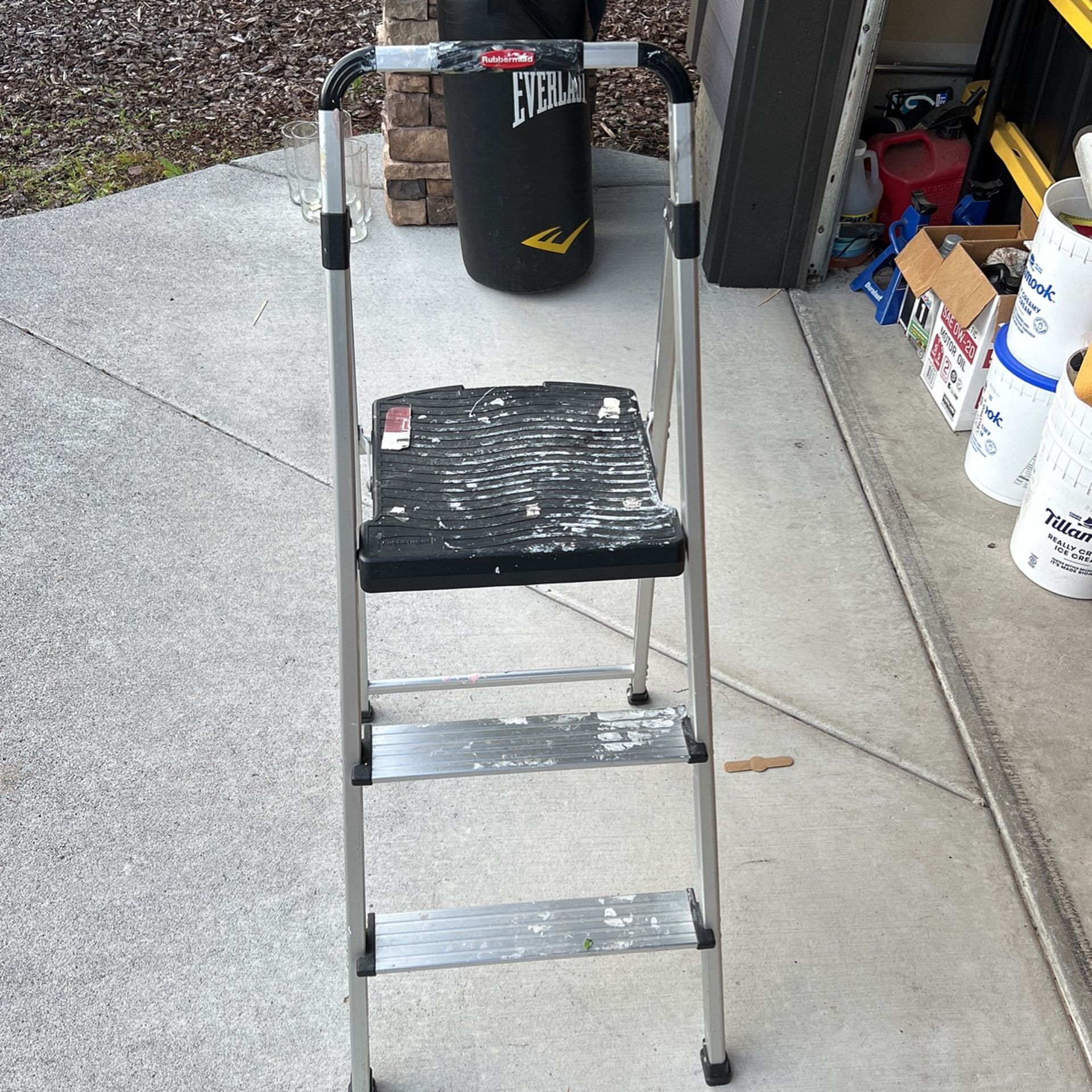 Rubbermaid Step Ladder