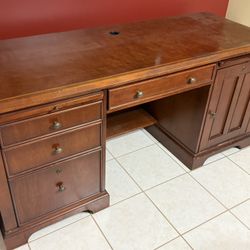 Desk With Hutch