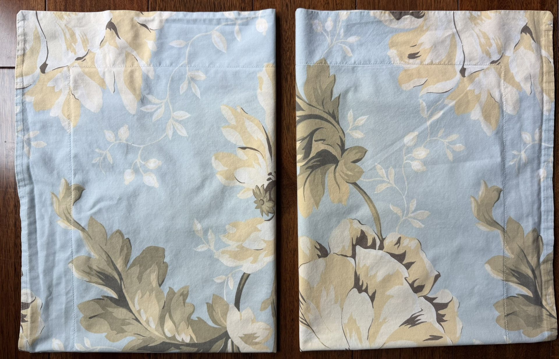 Pottery Barn 100%Cotton Light Blue/Beige Floral 2 Standard Pillow Shams.