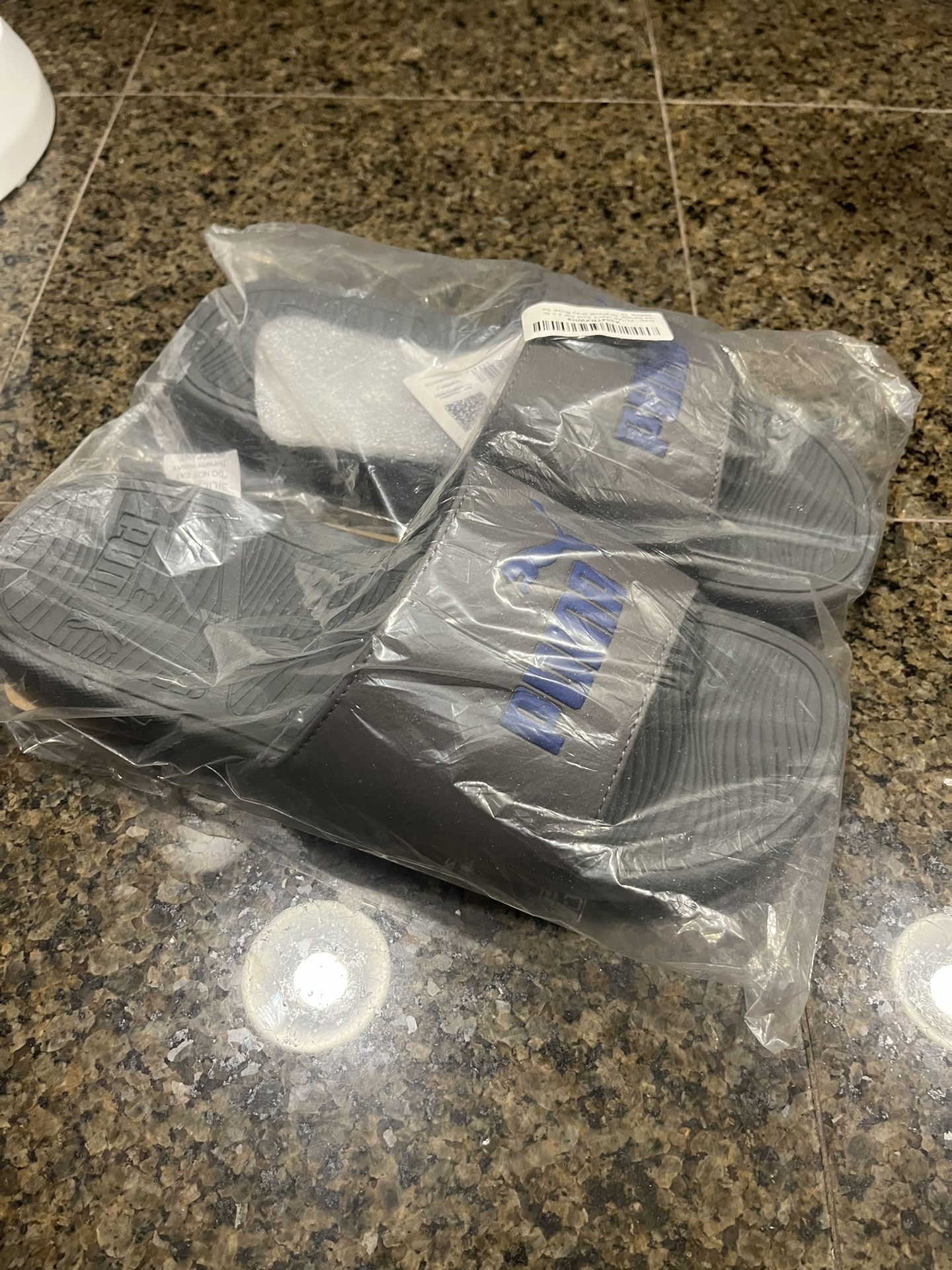 Amazing Deal New Men’s Size 10 Gray And Blue Puma Slides Half Price