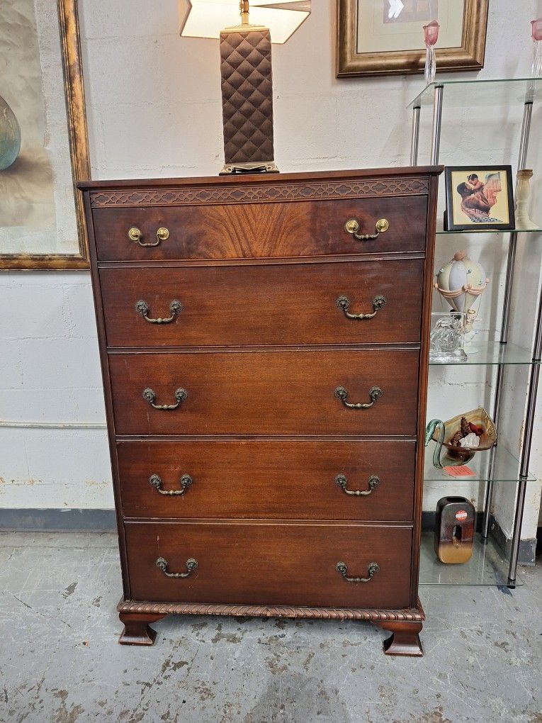 (5) Drawer Vintage Chest of Drawers 4 sale (Bedroom Furniture)(Real Wood)