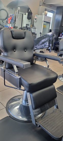 Necesito Barberos Y Cosmetologas