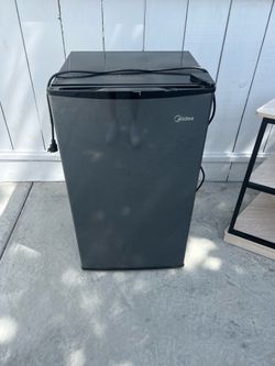 Midea Mini Fridge
