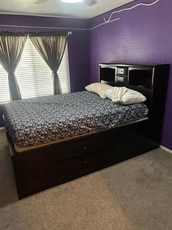 Queen bed + mattress