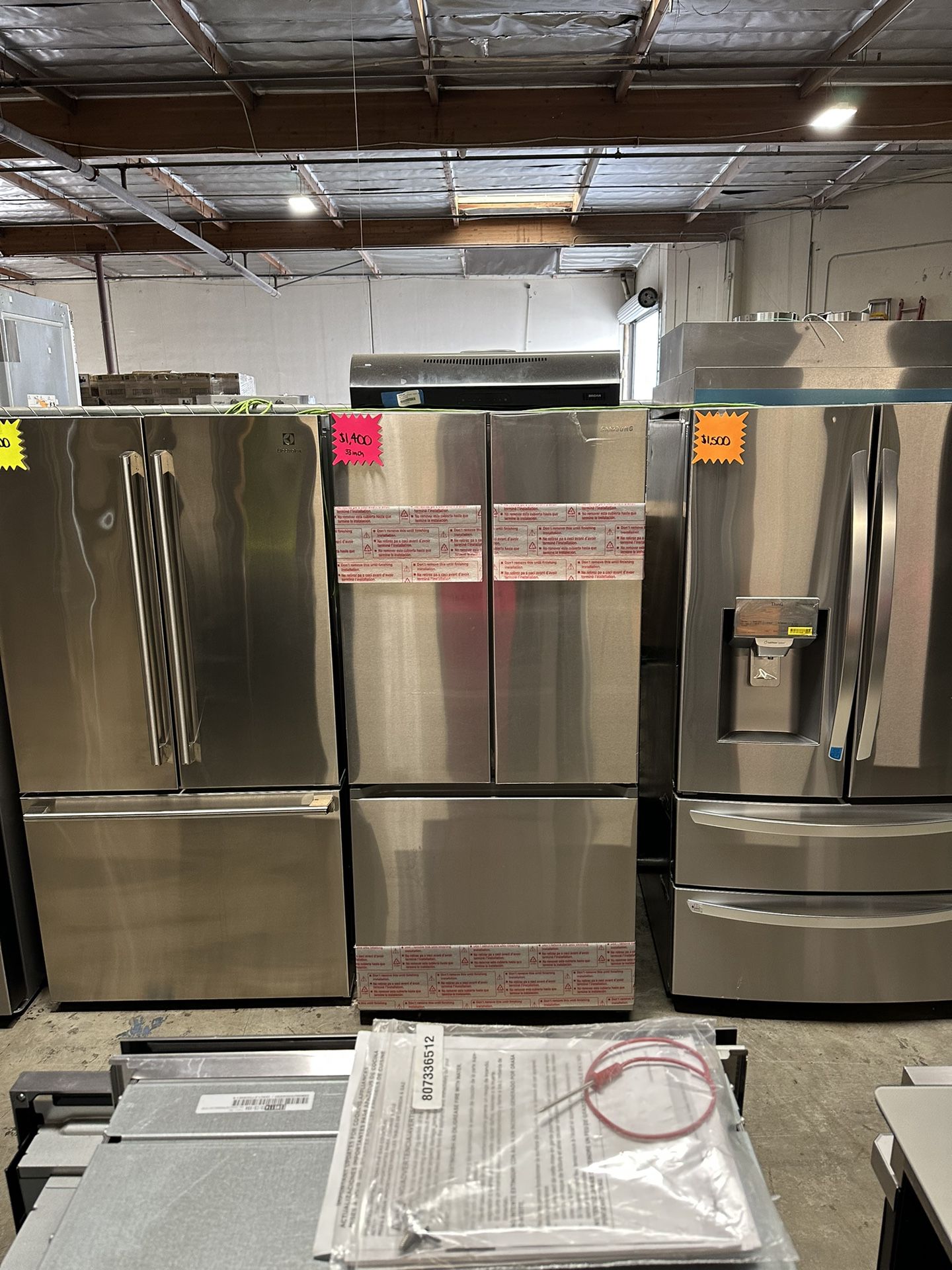 samsung 33 inch refrigerator apartment size brand new