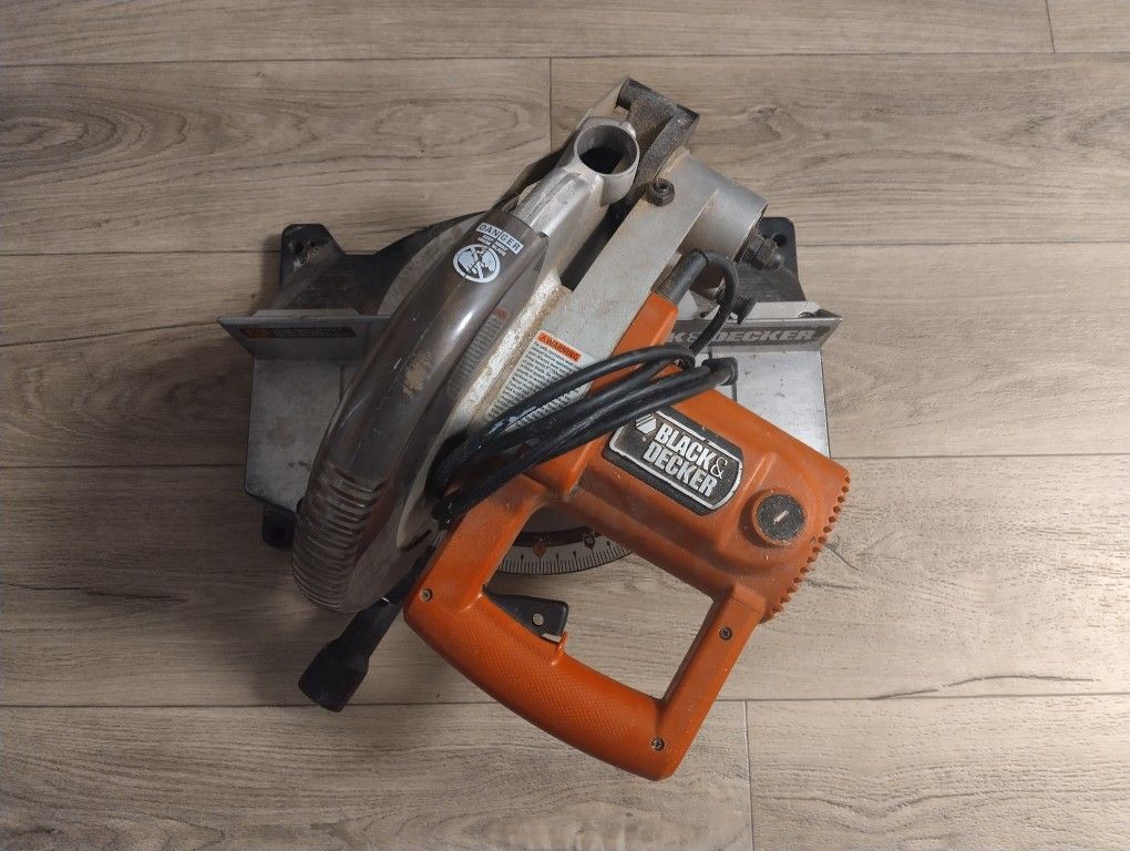 Black and Decker Miter Saw