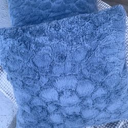 (2) Large Blue Decorative Pillows Soft And Clean. Retail Each $24.99 +tax Sell Reduced Price Each $12.50 Or Both $20 