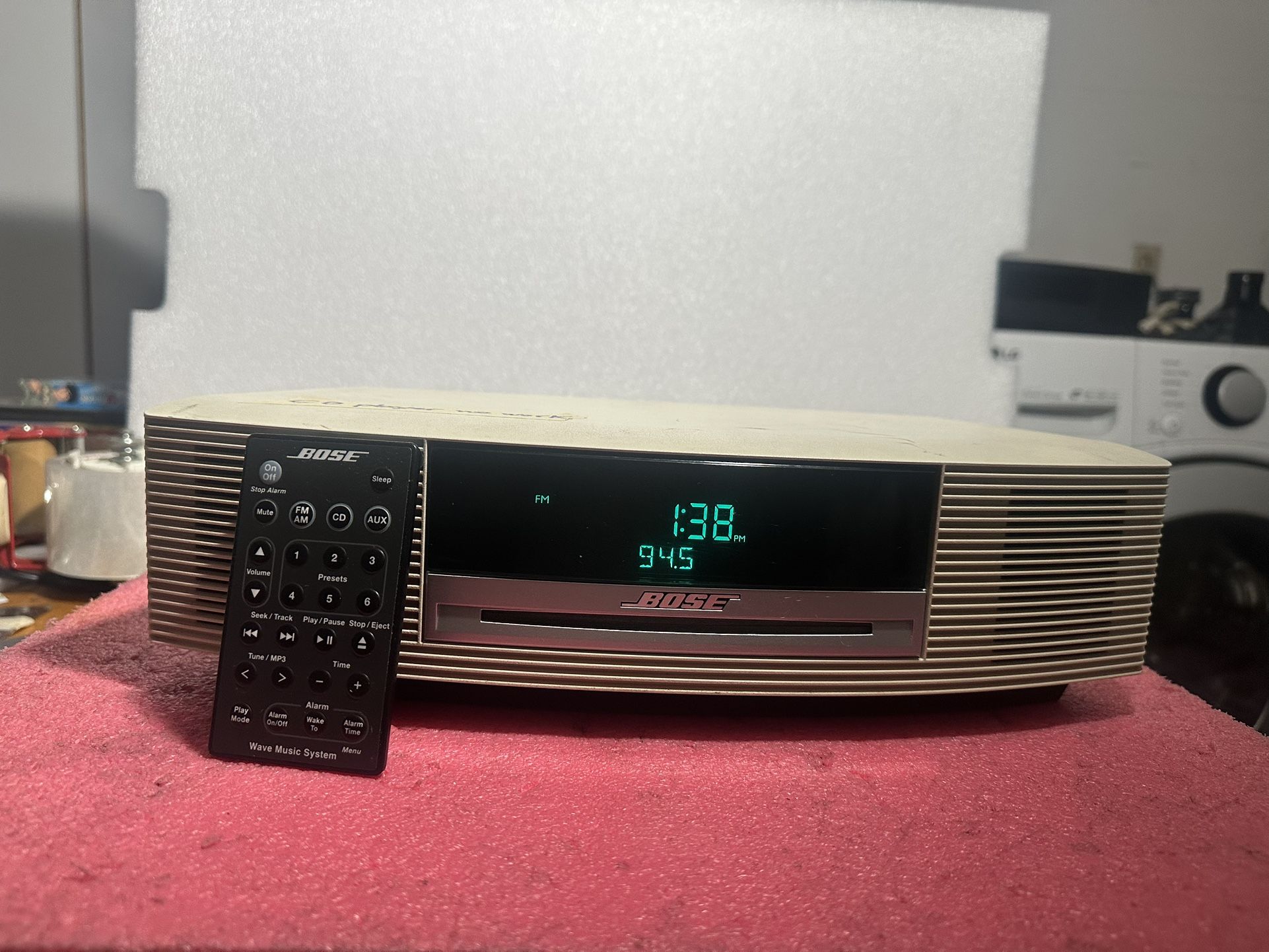Bose Wave AWRCC2 Music System CD Player AM/FM Radio/Alarm / AUX Input (CD player no work) With Remote 
