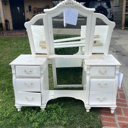 Furniture  Makeup Vanity 
