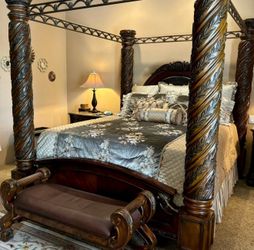 Cali King Bed Set