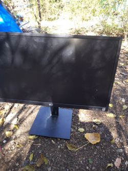 LG Flat Screen Monitor with Stand