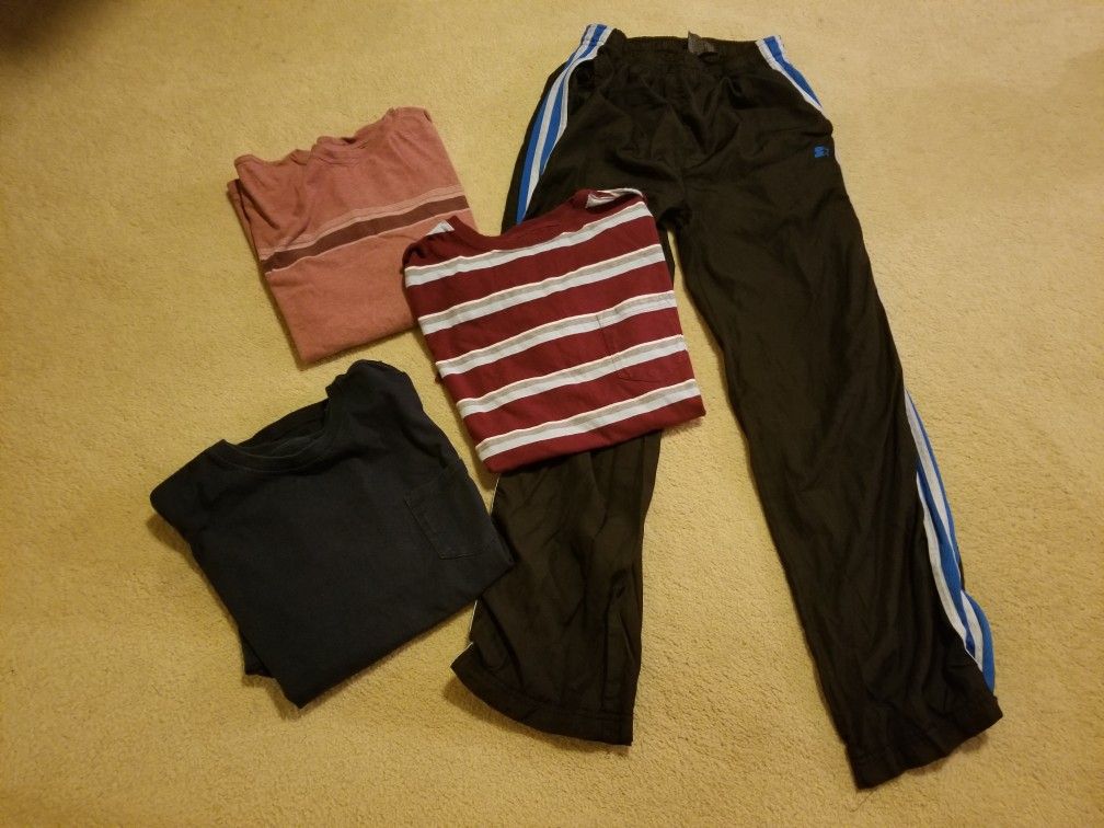 Size 14/16 boys 3 tee shirts 1 jogging pants Preowned